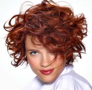 coiffure-cheveux-boucles-visage-ovale-femme.jpg