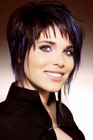 coiffure-courte-femme-brune-visage-rond.jpg