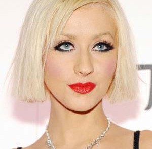 coiffure-femme-blonde-cheveux-courts-visage-carre.jpg