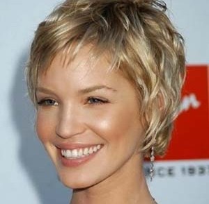 coupe-cheveux-courts-boucles-2014.jpg